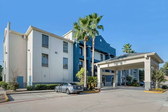 Photo 1 - Comfort Suites Houston NW - Vintage Park