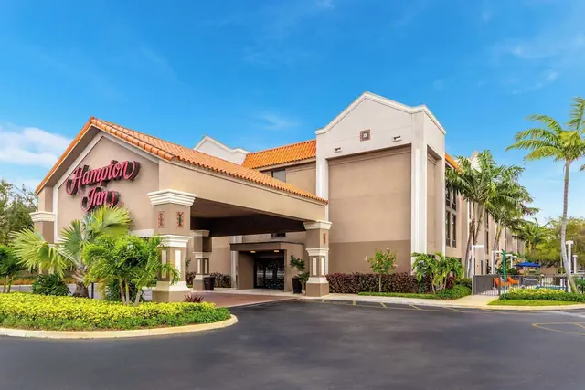 Photo 1 - Hampton Inn Ft. Lauderdale-Commercial Blvd.