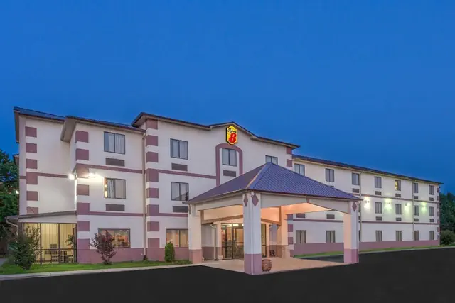 Photo 1 - Super 8 by Wyndham Jackson/Ridgeland