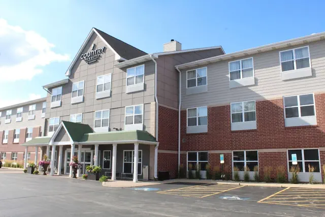 Photo 1 - Country Inn & Suites by Radisson, Crystal Lake, IL