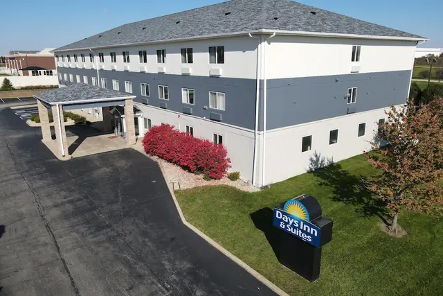 Photo 1 - Days Inn & Suites by Wyndham Romeoville