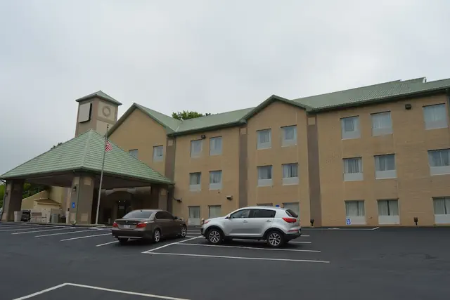 Photo 1 - Comfort Inn & Suites Cincinnati Uptown Clifton