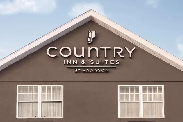 Photo 1 - Country Inn & Suites by Radisson, Dubuque, IA