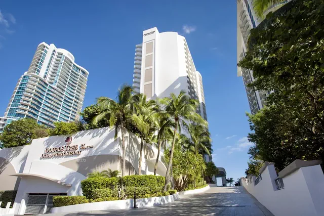 Photo 1 - DoubleTree Resort & Spa by Hilton Ocean Point-N. Miami Beach