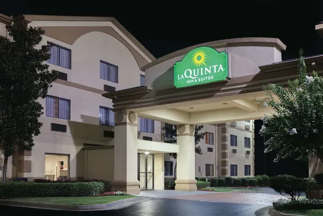 Photo 1 - La Quinta Inn & Suites by Wyndham Jackson Airport/Pearl