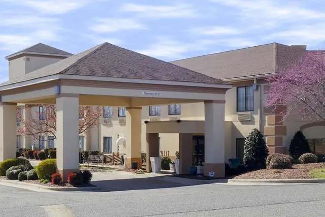 Photo 1 - Country Inn & Suites by Radisson, Shelby, NC