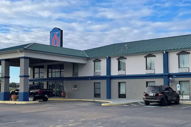 Photo 1 - Motel 6 Canton, MS