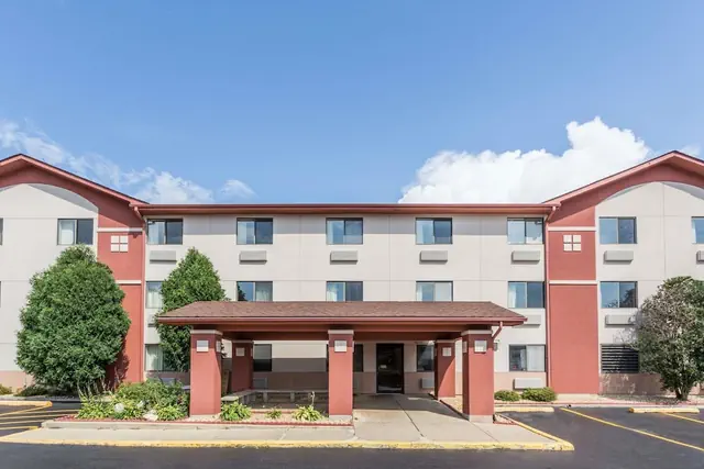 Photo 1 - Super 8 by Wyndham St. Charles
