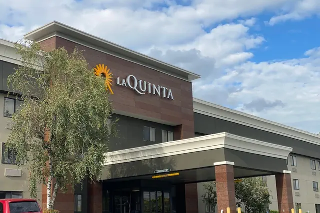 Photo 1 - La Quinta Inn & Suites by Wyndham Harrisburg Airport Hershey