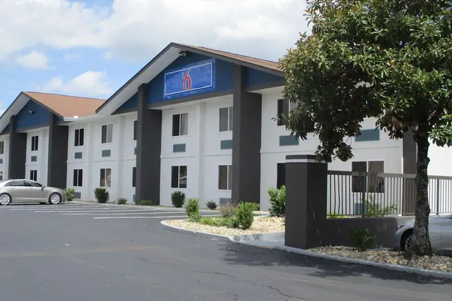 Photo 1 - Motel 6 Chattanooga, TN - Airport
