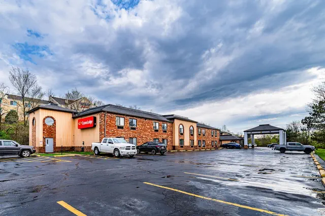 Photo 1 - Econo Lodge Cleveland Southeast - Kent