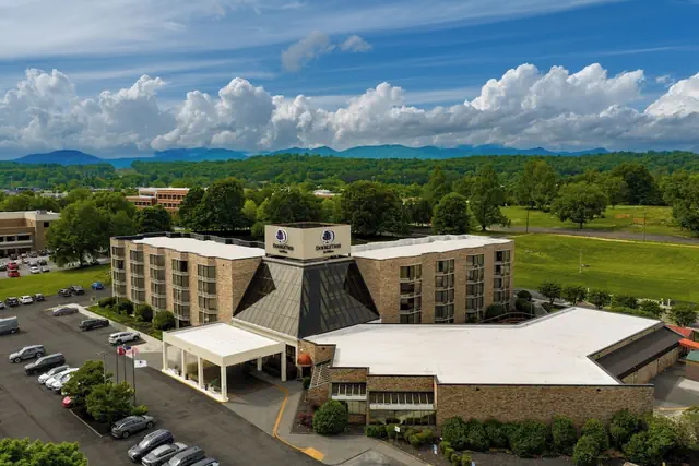 Photo 1 - DoubleTree by Hilton Hotel Oak Ridge - Knoxville