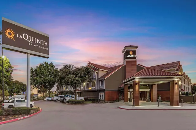 Photo 1 - La Quinta Inn & Suites by Wyndham Dallas DFW Airport North