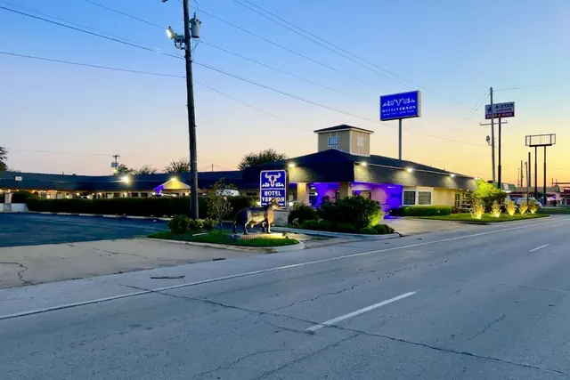 Photo 1 - Hotel Vernon