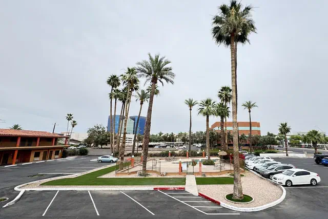 Photo 1 - Howard Johnson by Wyndham Phoenix Airport/Downtown Area