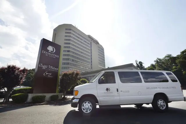 Photo 1 - DoubleTree by Hilton Fort Lee - George Washington Bridge