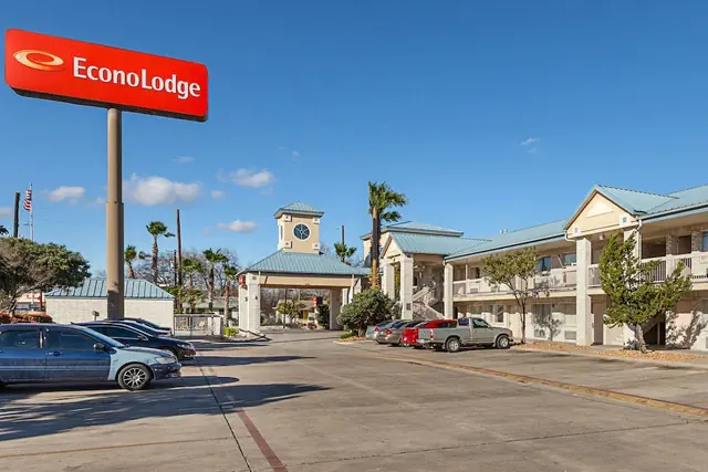 Photo 1 - Econo Lodge San Antonio South