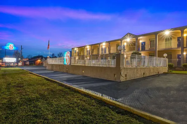 Photo 1 - Motel 6 Americus, GA