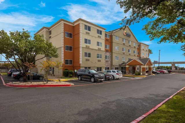 Photo 1 - Comfort Inn & Suites Austin North Loop
