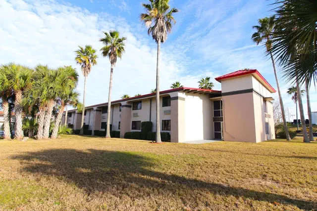 Photo 1 - Ramada by Wyndham Davenport Orlando South