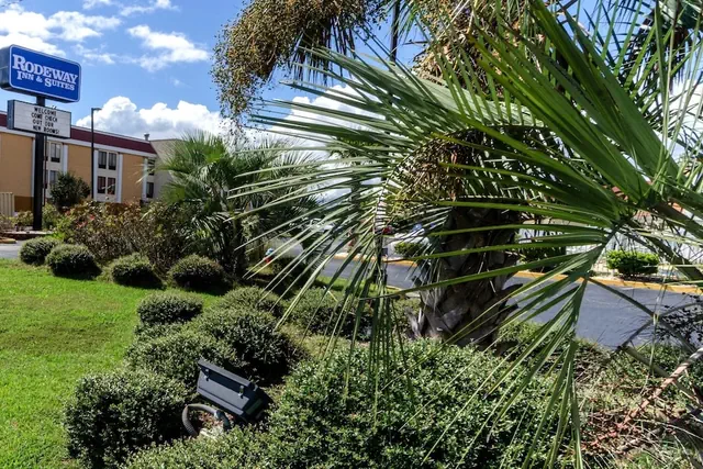 Photo 1 - Rodeway Inn & Suites Jacksonville near Camp Lejeune