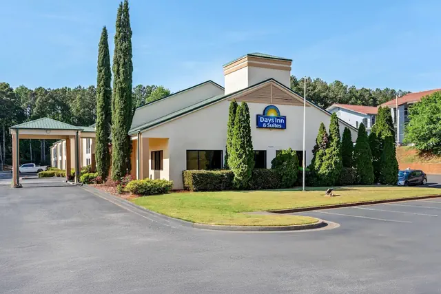 Photo 1 - Days Inn & Suites by Wyndham Peachtree Corners/Norcross