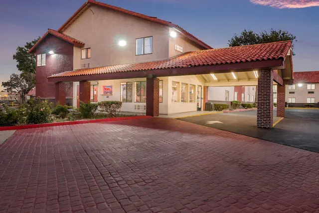 Photo 1 - Red Roof Inn Palmdale - Lancaster
