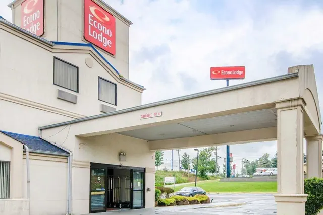 Photo 1 - Econo Lodge London North