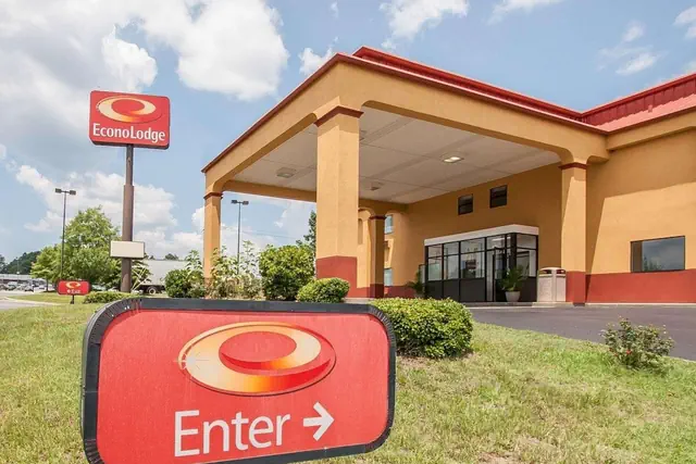 Photo 1 - Econo Lodge Northport - Tuscaloosa North
