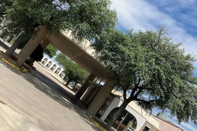 Photo 1 - Econo Lodge Sonora