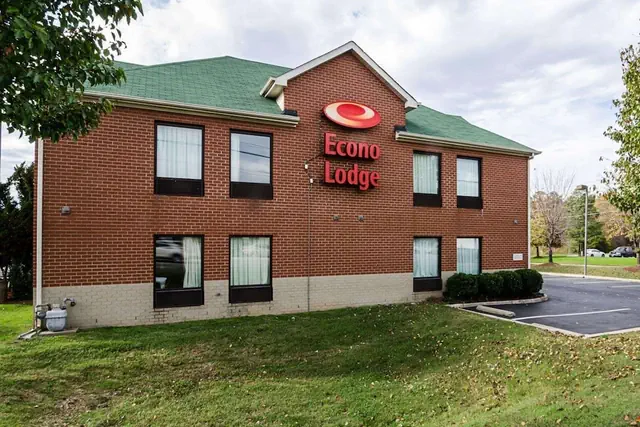 Photo 1 - Econo Lodge Richmond North