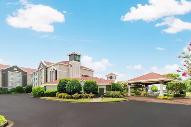 Photo 1 - La Quinta Inn & Suites by Wyndham Myrtle Beach Broadway Area