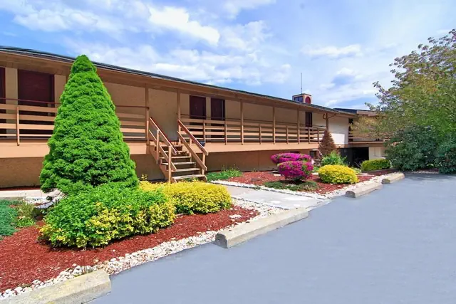 Photo 1 - Econo Lodge Clarks Summit - Scranton