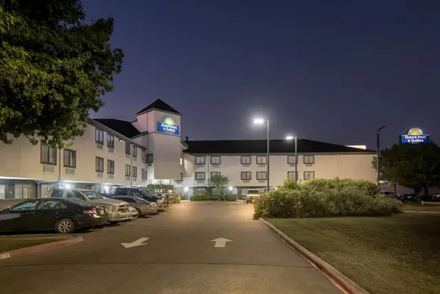 Photo 1 - Days Inn & Suites by Wyndham DeSoto
