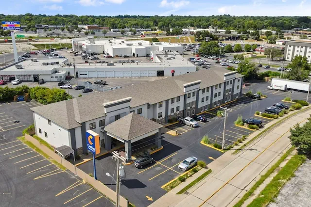 Photo 1 - Comfort Inn & Suites Hazelwood - St. Louis