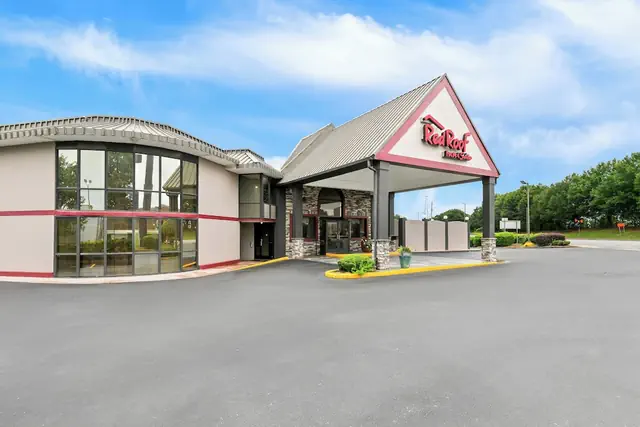 Photo 1 - Red Roof Inn & Suites Duncan
