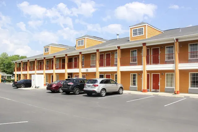 Photo 1 - Quality Inn Albertville US 431