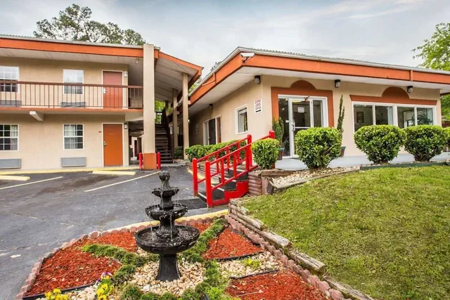 Photo 1 - Econo Lodge Columbia Fort Jackson