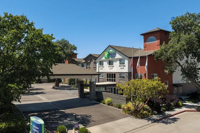 Photo 1 - Holiday Inn Express & Suites Paso Robles by IHG