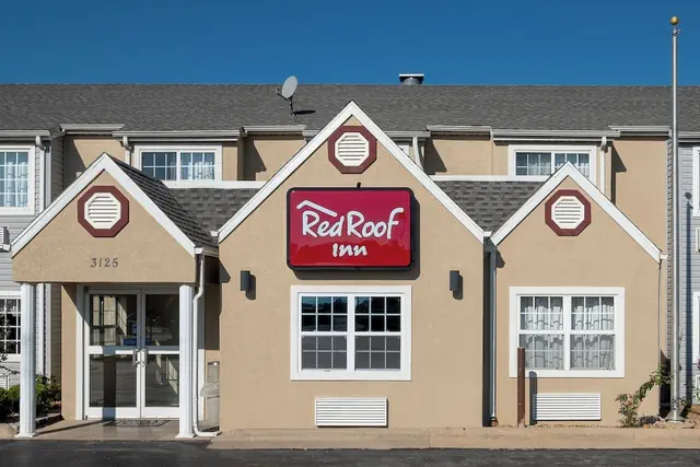 Photo 1 - Red Roof Inn Springfield, MO