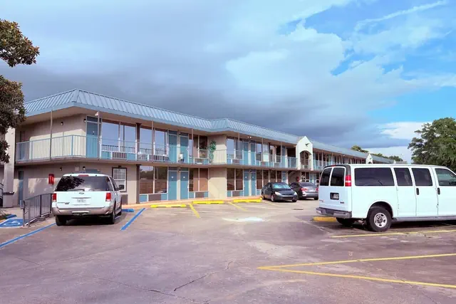 Photo 1 - Discovery Inn Lafayette Airport I-10