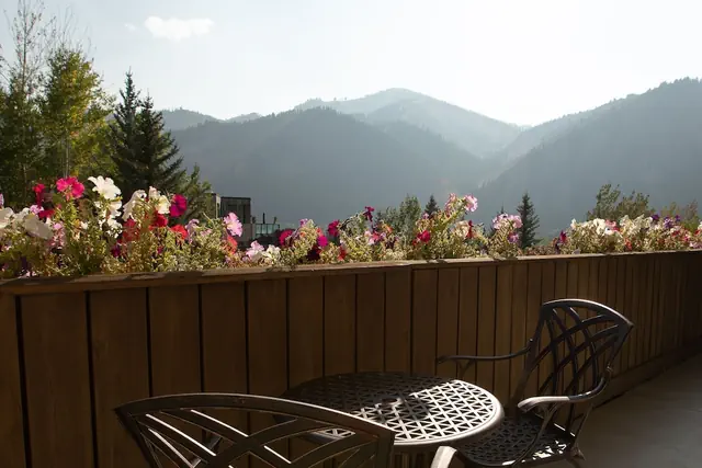 Photo 1 - Knob Hill Inn