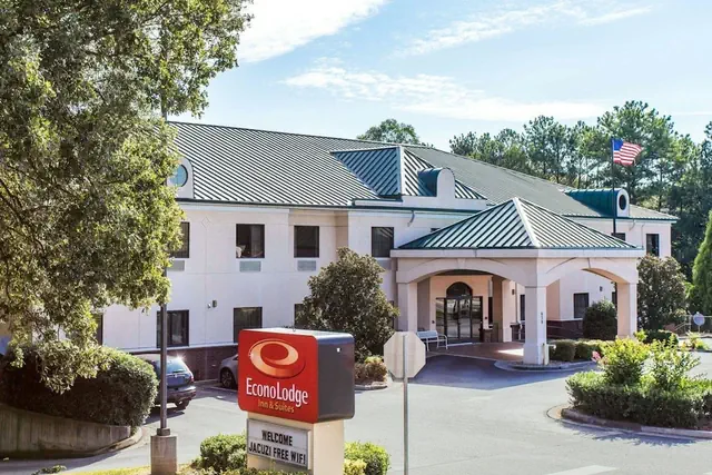 Photo 1 - Econo Lodge Inn & Suites Marietta near Dobbins ARB