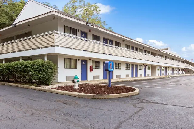 Photo 1 - Motel 6 Dayton, OH - Englewood