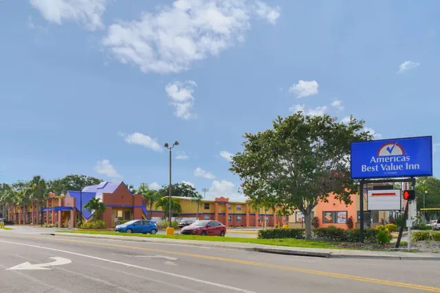 Photo 1 - Americas Best Value Inn Sarasota Downtown