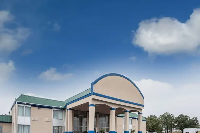 Photo 1 - SureStay Hotel by Best Western Duncan