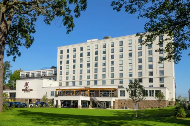 Photo 1 - DoubleTree by Hilton Hotel Niagara Falls New York