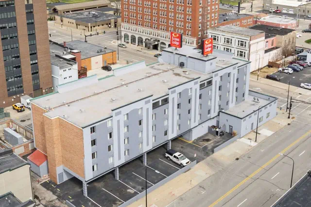 Photo 1 - Econo Lodge Inn & Suites Waterloo Downtown