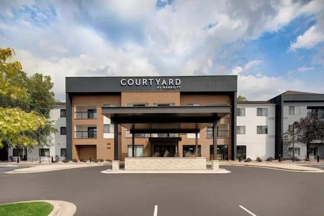 Photo 1 - Courtyard by Marriott Grand Rapids Airport