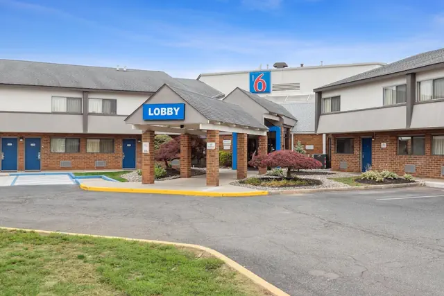 Photo 1 - Motel 6 Piscataway, NJ
